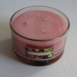 Yankee Candle Fresh Cut Roses Candle